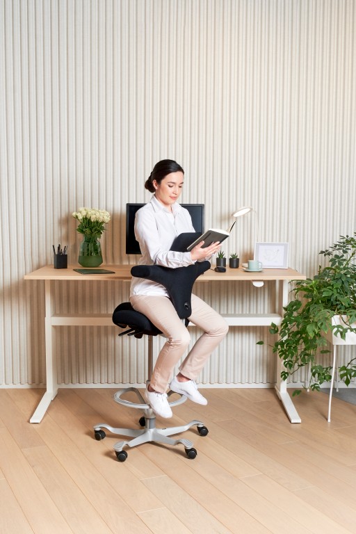 HAG Capisco 8106 Zwart Promo EXR009 Havana